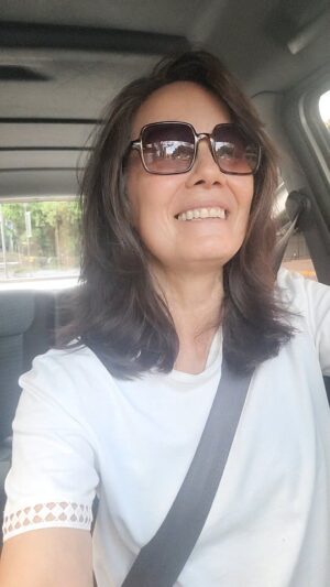 Marialejandra Martín Instagram - Un dato que me funciona para tener el cabello saludable. Feliz domingo 🌿
#cabellosano #belleza #hoy #bellezanatural #ageless