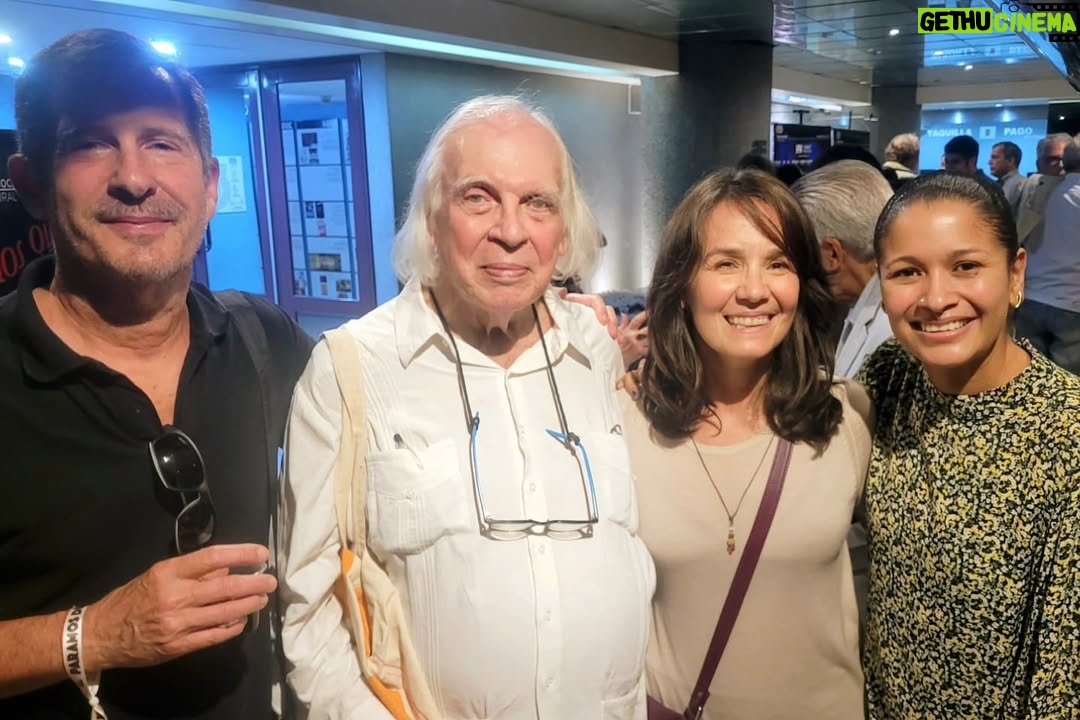 Marialejandra Martín - 299 Likes - A partir de #hoy en @trasnochocult podrán ver el precioso documental "Páramos de Leyendas" de @atahualpalichy en el marco del 39° Festival de cine francés. 

¡¡No se lo pierdan!! ☆☆☆☆☆

Anoche disfrutando la peli con gente muy querida y admirada del cine venezolano:

Foto 1: con Geyka Urdaneta y Carmen La Roche. 

Foto 2: con Jhon Petrizzelli, Atahualpa Lichy y mi tocaya y gran actriz Mariale Jiménez. 

Foto 3: con Sergio Curiel, Geyka y Carmen.