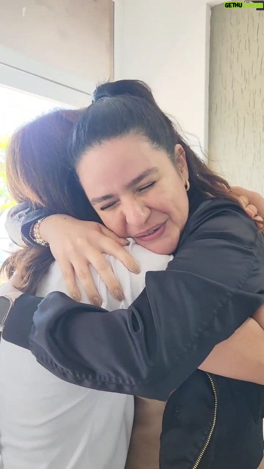 Marialejandra Martín - 0.9K Likes - Ese cariño franco y desbordado ☆☆☆☆☆ Saludarnos por 1° vez es conocermos de toda la vida ❤️❤️❤️

Los venezolanos somos preciosos ❤️ 

GRACIAS ☆☆☆☆☆❤️
@icalara.ve 
@fescise.ve