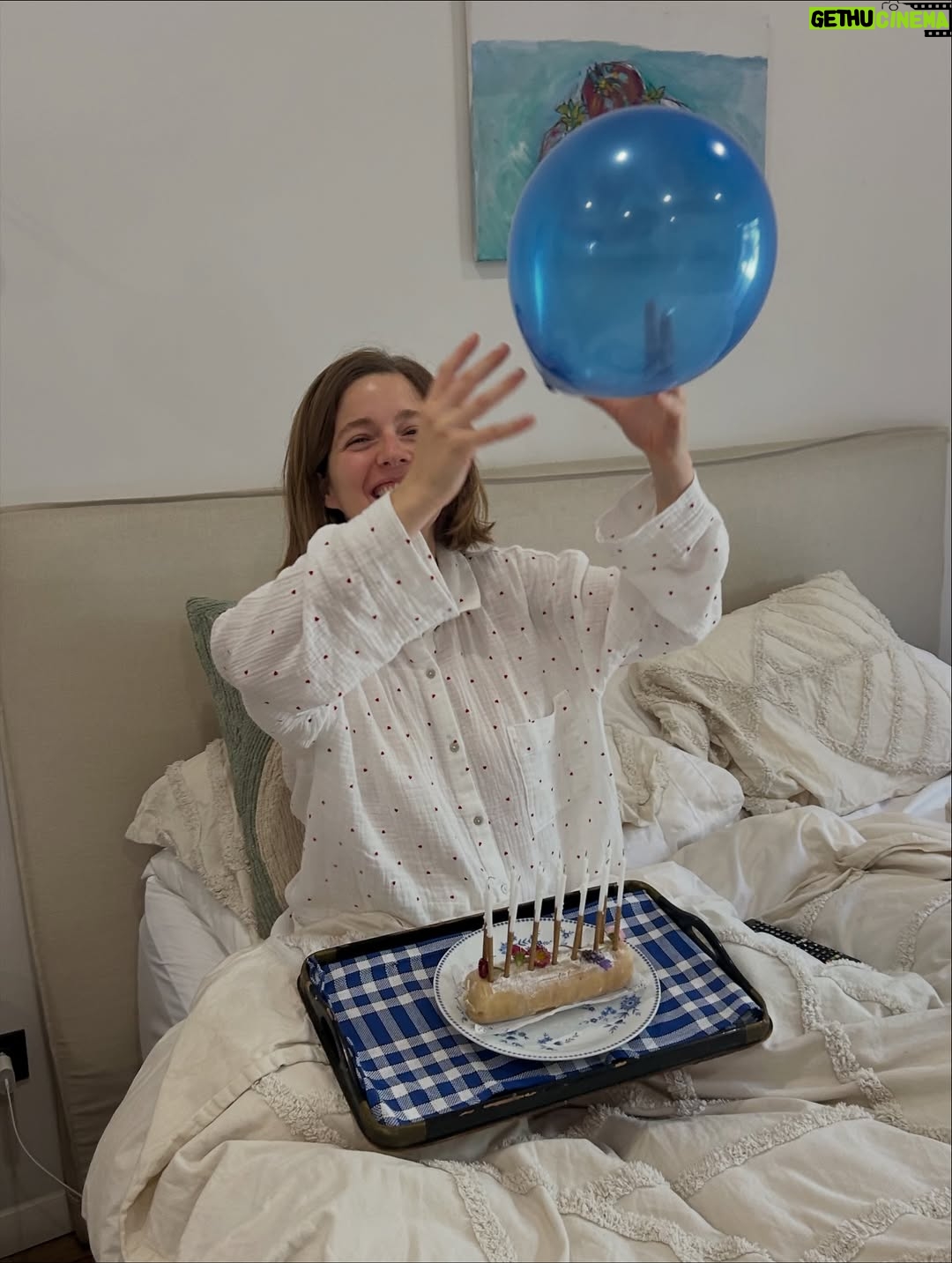 Mariana Di Girolamo - 20.3K Likes - La semana pasada recibí treinta y cinco primaveras, gracias por el cariño y buenos deseos 🌷🎂💞🌻🎀