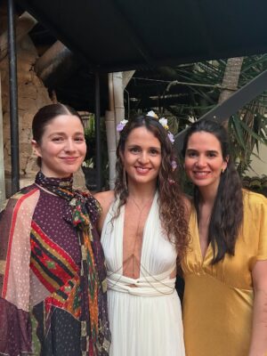 Mariana Di Girolamo Instagram - La boda de mi mejor amiga @ferschalscha & @niko___music. Que viva el amor, que viva la familia!!! 🦜🥥🍍🦋🥭🍋‍🟩