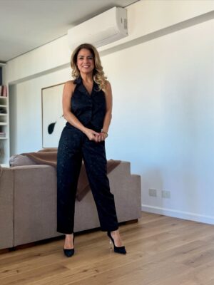 Marina Calabró Instagram - @a24noticias 📺
Look  @zhoueoficial ❤️
Accesorios: @lunagarzonaccesorios 💍
Maquillaje: @tali.by.tali 💋
Peinado: @olivero.makeup.ok 👩🏼‍🦱