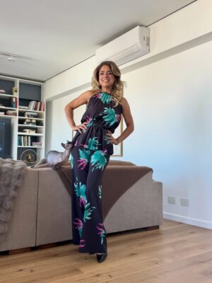Marina Calabró Instagram - @a24noticias 📺
Look @wearecatalinadearagon ✨❤️
Accesorios: @lunagarzonaccesorios 💍
Maquillaje: @tali.by.tali 💋
Peinado: @olivero.makeup.ok 👩🏼‍🦱