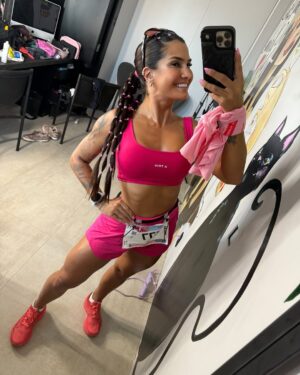 Marina Ferrari Instagram - OLHA A CARA DE SOFRIDA, sou um meme! Hahaah Final de semana com RP batido, sexto lugar, muita adrenalina e diversão do jeitinho que amo! 🏃🏽‍♀️❤️ @agraassessoria fazendo parte dessa evolução!!