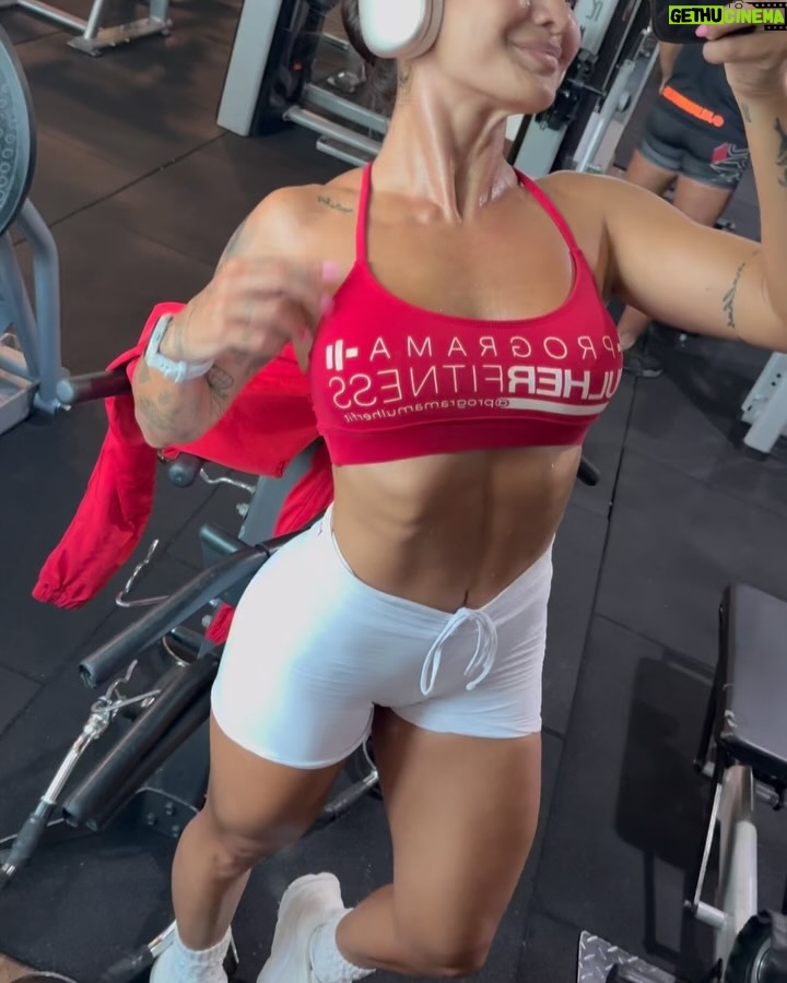 Marina Ferrari - 40.1K Likes - OLHA A CARA DE SOFRIDA, sou um meme! Hahaah Final de semana com RP batido, sexto lugar, muita adrenalina e diversão do jeitinho que amo! 🏃🏽‍♀️❤️ @agraassessoria fazendo parte dessa evolução!!