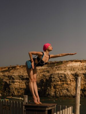 Marina Mazepa Instagram - Summer’s almost over, but I’m not done diving in 🤣☀️💦
.
@alina.safonova.photo
@nayanaluswimwear