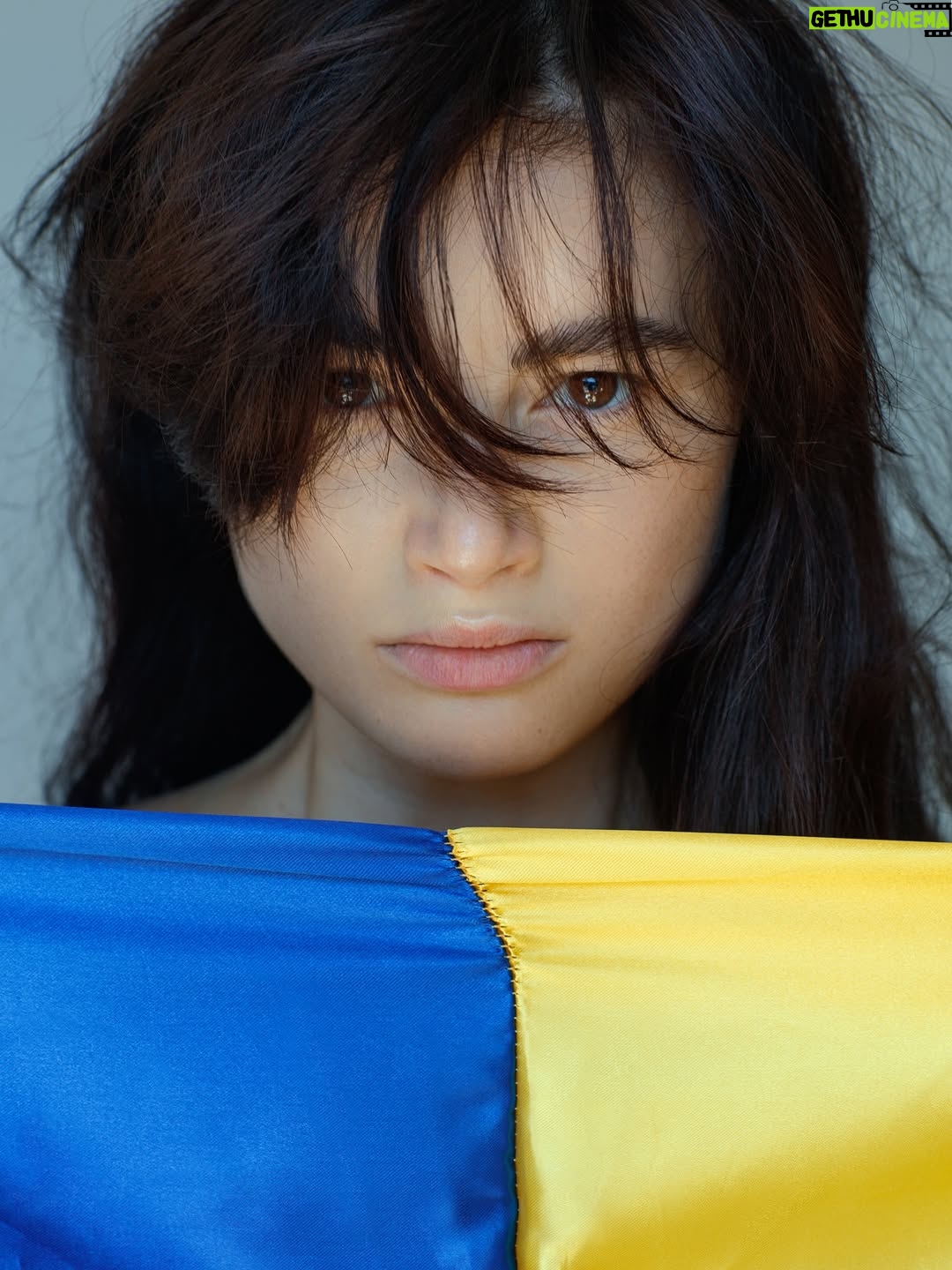 Marina Mazepa - 3.8K Likes - Freedom runs in our veins. 💙💛 #independenceday 
Happy Independence Day Ukraine!!