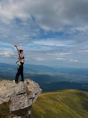 Marina Mazepa Instagram - I conquered Hoverla — the highest mountain in Ukraine💙💛 Swipe!
.
Today’s climb up Hoverla taught me something big
- the last steps are always the hardest. Right before the top is where most people quit, but if you push just a little further you get the reward. That’s where you win. Keep going until the breakthrough!
#Говерла (2061 м) / #Hoverla #marinamazepa #ɴᴇᴠᴇʀɢɪᴠᴇᴜᴘ #ukrainiangirl #capathianmountains