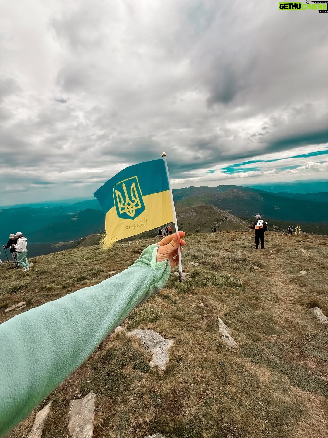 Marina Mazepa - 2.3K Likes - I conquered Hoverla — the highest mountain in Ukraine💙💛 Swipe!
.
Today’s climb up Hoverla taught me something big
- the last steps are always the hardest. Right before the top is where most people quit, but if you push just a little further you get the reward. That’s where you win. Keep going until the breakthrough!

#Говерла (2061 м) / #Hoverla #marinamazepa #ɴᴇᴠᴇʀɢɪᴠᴇᴜᴘ #ukrainiangirl #capathianmountains