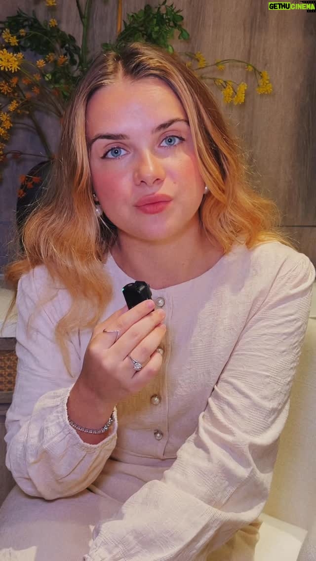 Marina Yers - 34.6K Likes - Salir con alguien sin que el objetivo sea el matrimonio no sirve para nada.