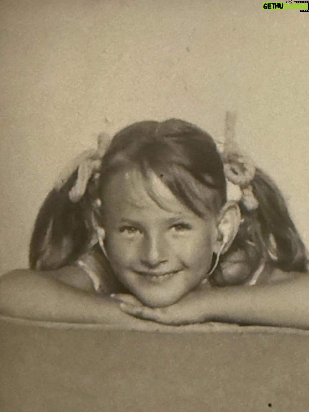Marlee Matlin - 8.6K Likes - Can’t believe it is my 60th birthday today. Time truly flies. Happy birthday to all my fellow August 24th(ers). 🎂💜 #5and#9yearsold #solothedog #chicago