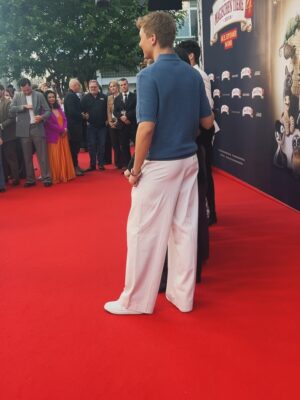 Marleen Lohse Instagram - ✨ Gestern war die Berlin-Premiere von Die Schule der magischen Tiere 4.
Was für ein wunderschöner Abend! 💫
Ich bin so dankbar, ein kleiner Teil dieser magischen Gemeinschaft zu sein.
Ab dem 25.09. im Kino! 🎬🦉🪄

🙏🏻
@dsdmt_film #kordes&kordes
@maier.emilia @ninahauncasting 
@ninajensenstyling @odeeh_official @olelynggaardcopenhagen @maren.lilian @katharina_handel