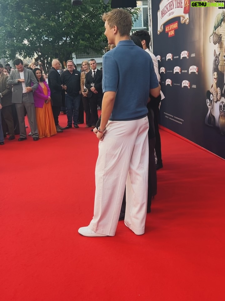 Marleen Lohse - 3.6K Likes - ✨ Gestern war die Berlin-Premiere von Die Schule der magischen Tiere 4.
Was für ein wunderschöner Abend! 💫
Ich bin so dankbar, ein kleiner Teil dieser magischen Gemeinschaft zu sein.
Ab dem 25.09. im Kino! 🎬🦉🪄

🙏🏻
@dsdmt_film #kordes&kordes
@maier.emilia @ninahauncasting 
@ninajensenstyling @odeeh_official @olelynggaardcopenhagen @maren.lilian @katharina_handel