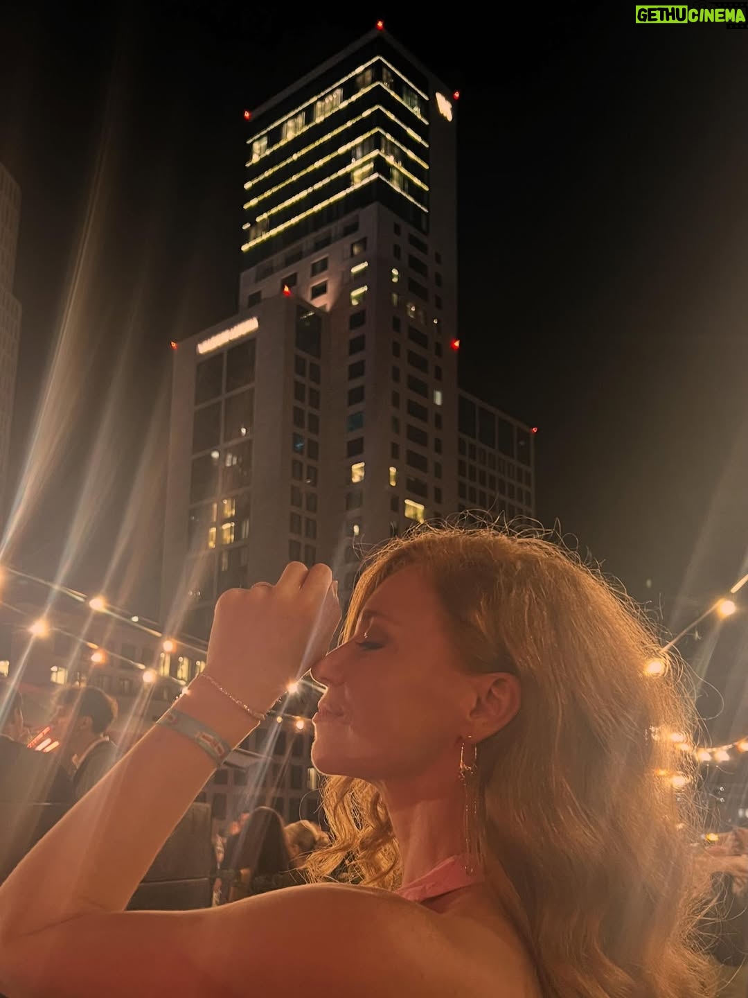 Marleen Lohse - 3.6K Likes - ✨ Gestern war die Berlin-Premiere von Die Schule der magischen Tiere 4.
Was für ein wunderschöner Abend! 💫
Ich bin so dankbar, ein kleiner Teil dieser magischen Gemeinschaft zu sein.
Ab dem 25.09. im Kino! 🎬🦉🪄

🙏🏻
@dsdmt_film #kordes&kordes
@maier.emilia @ninahauncasting 
@ninajensenstyling @odeeh_official @olelynggaardcopenhagen @maren.lilian @katharina_handel