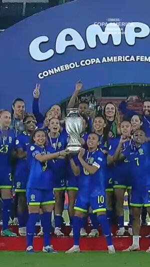 Marta Instagram - É CAMPEÃO, É CAMPEÃO! Levanta a taça Braaaaasilllllll 🎶🇧🇷