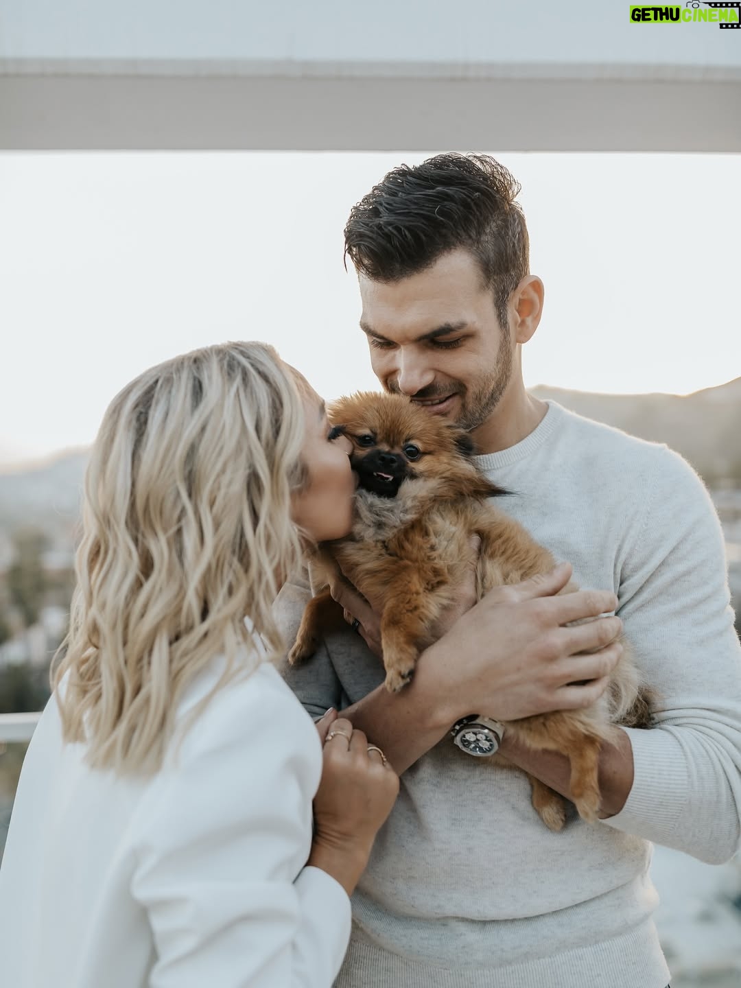 Mary Fitzgerald - 50.4K Likes - So much love for these two!  Just feeling grateful today ❤️ 🥰

Comment to say what you are feeling grateful for! 😇