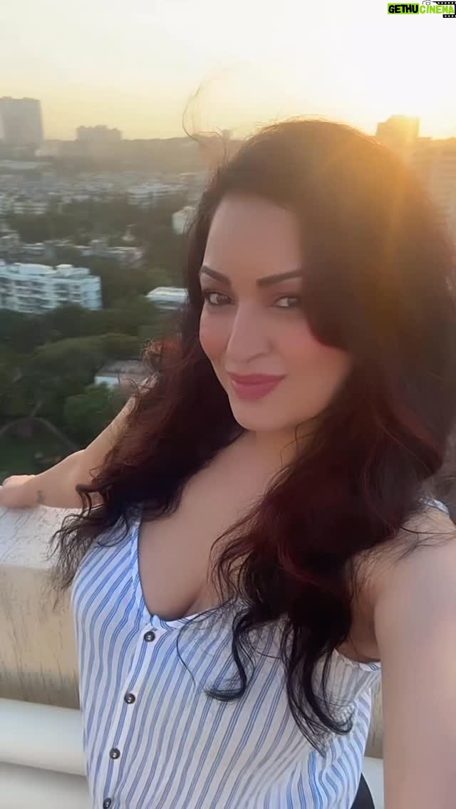 Maryam Zakaria - 15.1K Likes - This trend is 🔥😜🤭

#sugaronmytongue #reelsinstagram #trendingsongs #glam #ootd #explore