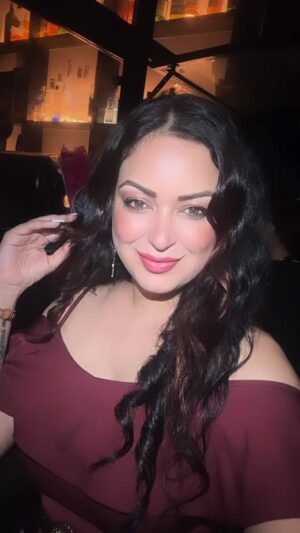 Maryam Zakaria Instagram - Under the haunted lights, in shades of wine —
Halloween week begins, and I’m dressed to shine. 💫
#ootd #halloween #reelsinstagram #fashionista #explore