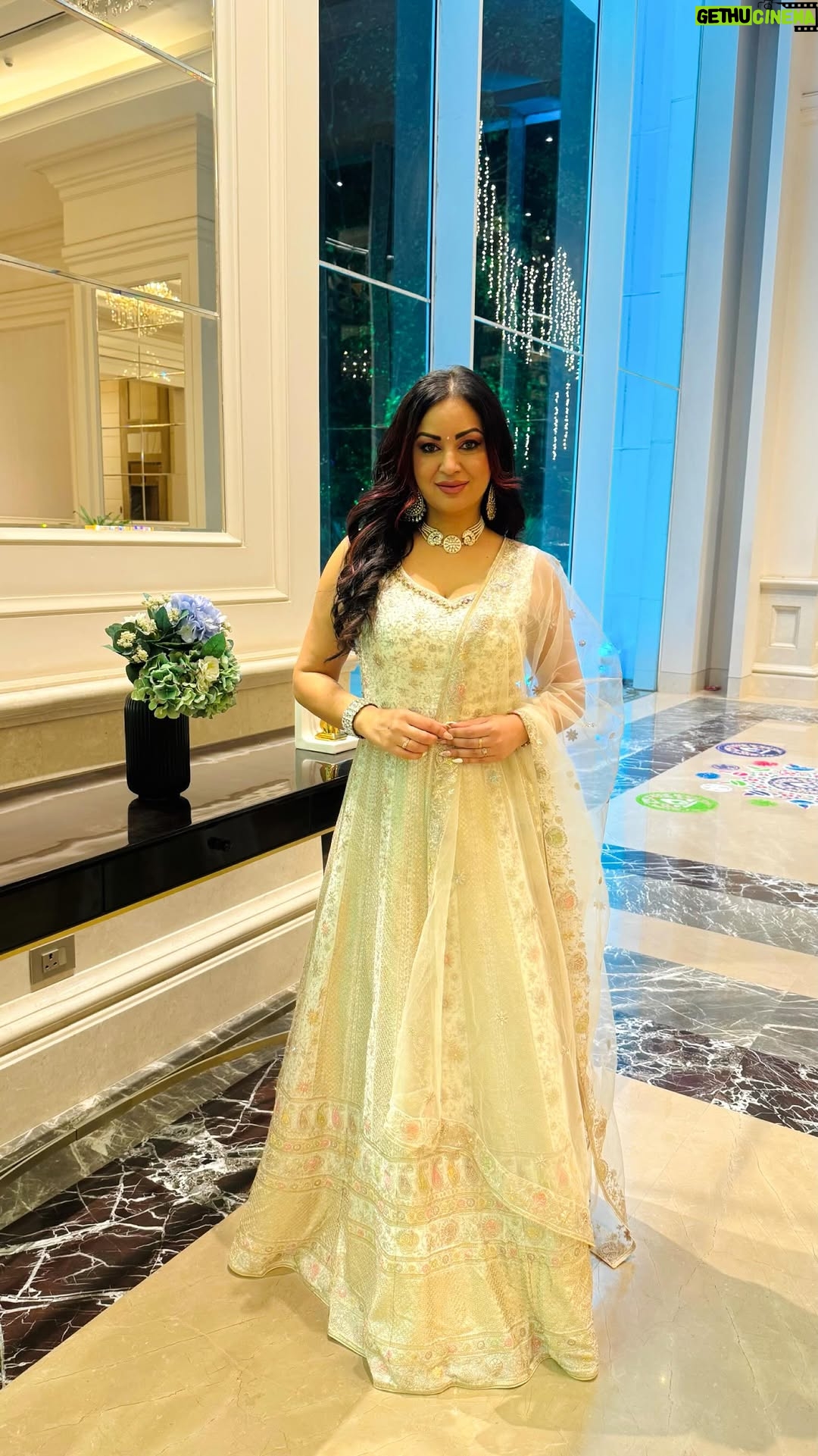 Maryam Zakaria - 6K Likes - Lighting up the night in festive style ✨
Wishing you and your family a very Happy Diwali filled with love, prosperity, and sparkle 💛🪔

#happydiwali #diwali2025 #indianoutfit #festiveseason #reelsinstagram