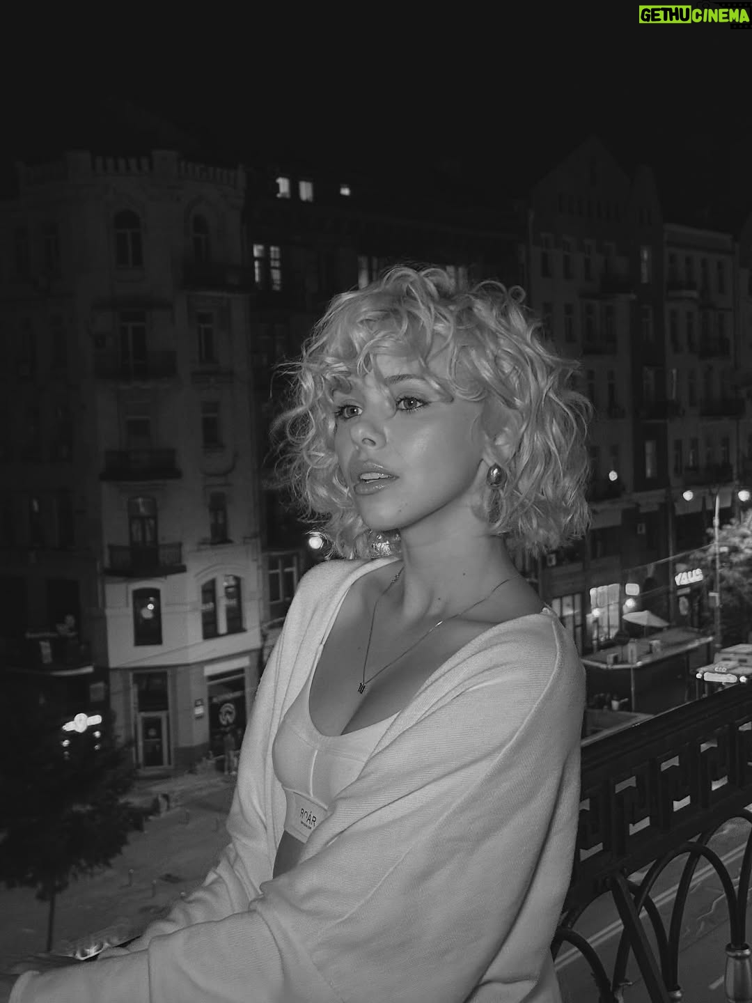 Masha Kondratenko - 4.8K Likes - вчора проводили експерименти з @nastya.khoruja 🫀
Як вам така Марія?))
