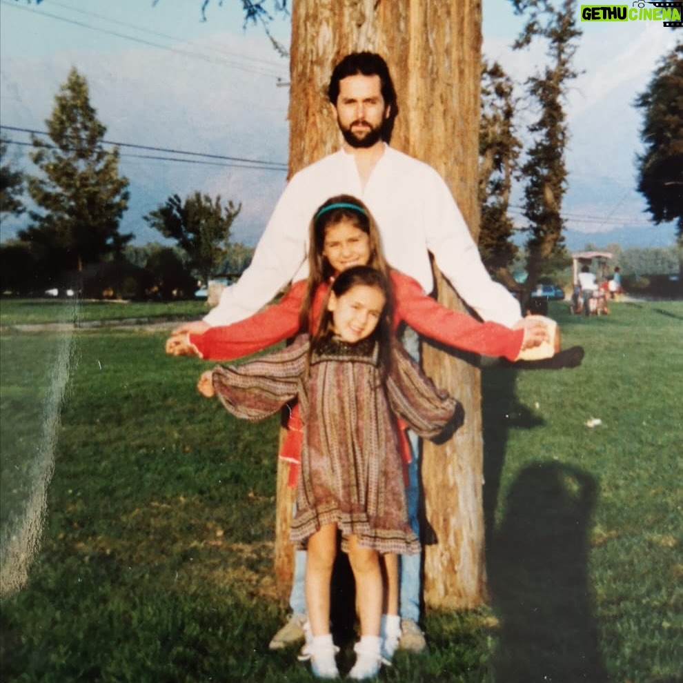 Maura Rivera - 114.6K Likes - Es muy difícil para mí crear este post pero él fue mi papá quien me dio la vida y de quien estaré eternamente agradecida por eso 🙏🏼
Partió de una manera abrupta e injusta 😔
No tuvimos una relación fácil ,marcada con altos y bajos se que nadie te enseñó a ser papá pero te perdono y te perdoné viejo , sin rencores !!!! 
Que tu alma se eleve y descanses en paz 🕊️ 

Buen viaje a la eternidad!! Hicimos lo posible y me quedo con los mejores recuerdos  por siempre en mi mente y en mi corazón 🤍🙏🏼 

Gracias por cada mensaje, palabra y respeto.