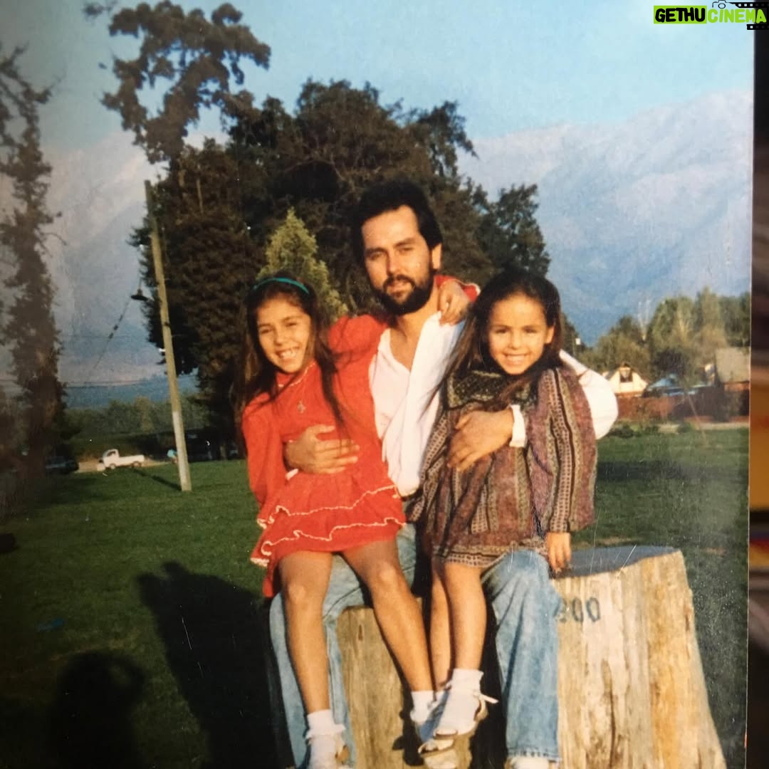 Maura Rivera - 114.6K Likes - Es muy difícil para mí crear este post pero él fue mi papá quien me dio la vida y de quien estaré eternamente agradecida por eso 🙏🏼
Partió de una manera abrupta e injusta 😔
No tuvimos una relación fácil ,marcada con altos y bajos se que nadie te enseñó a ser papá pero te perdono y te perdoné viejo , sin rencores !!!! 
Que tu alma se eleve y descanses en paz 🕊️ 

Buen viaje a la eternidad!! Hicimos lo posible y me quedo con los mejores recuerdos  por siempre en mi mente y en mi corazón 🤍🙏🏼 

Gracias por cada mensaje, palabra y respeto.
