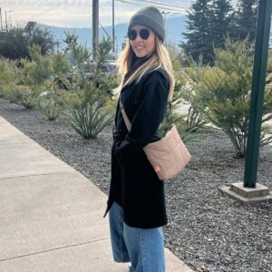 Actress Maura Rivera HD Photos and Wallpapers August 2025