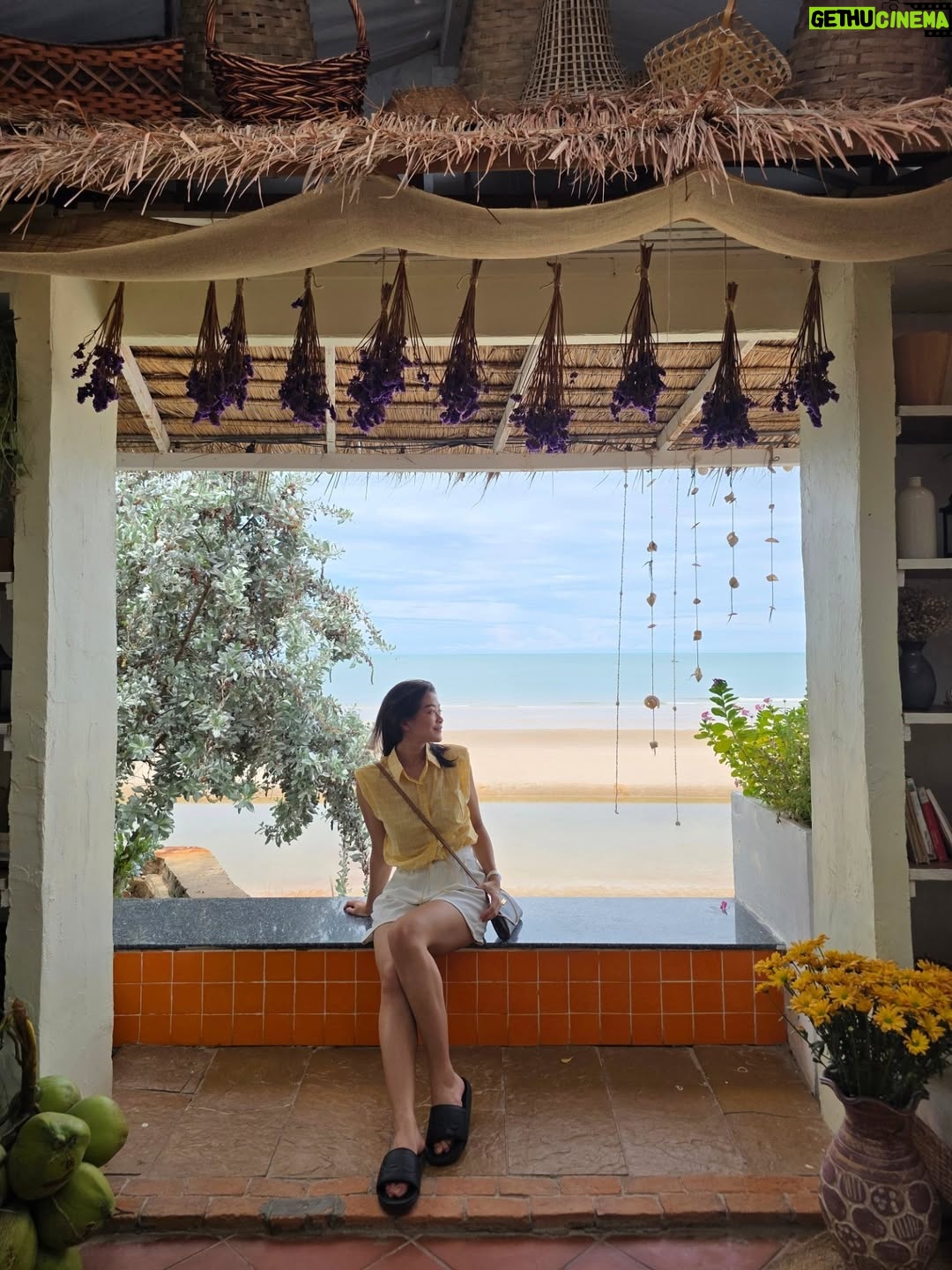 May Toe Khine - 4.4K Likes - Just me and my fits 🤍🌼

#MayToeKhine