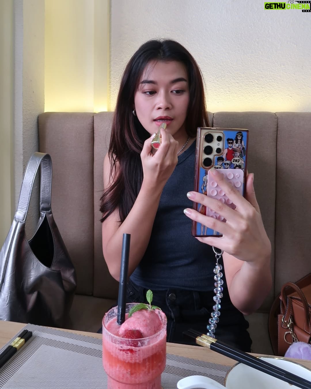 May Toe Khine - 4.5K Likes - Let's say we take a chance together 💭

#MayToeKhine