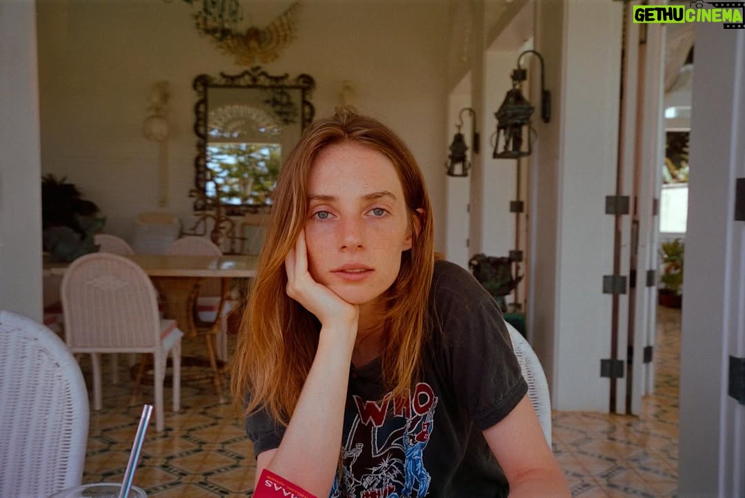 Maya Hawke - 584.8K Likes - 27