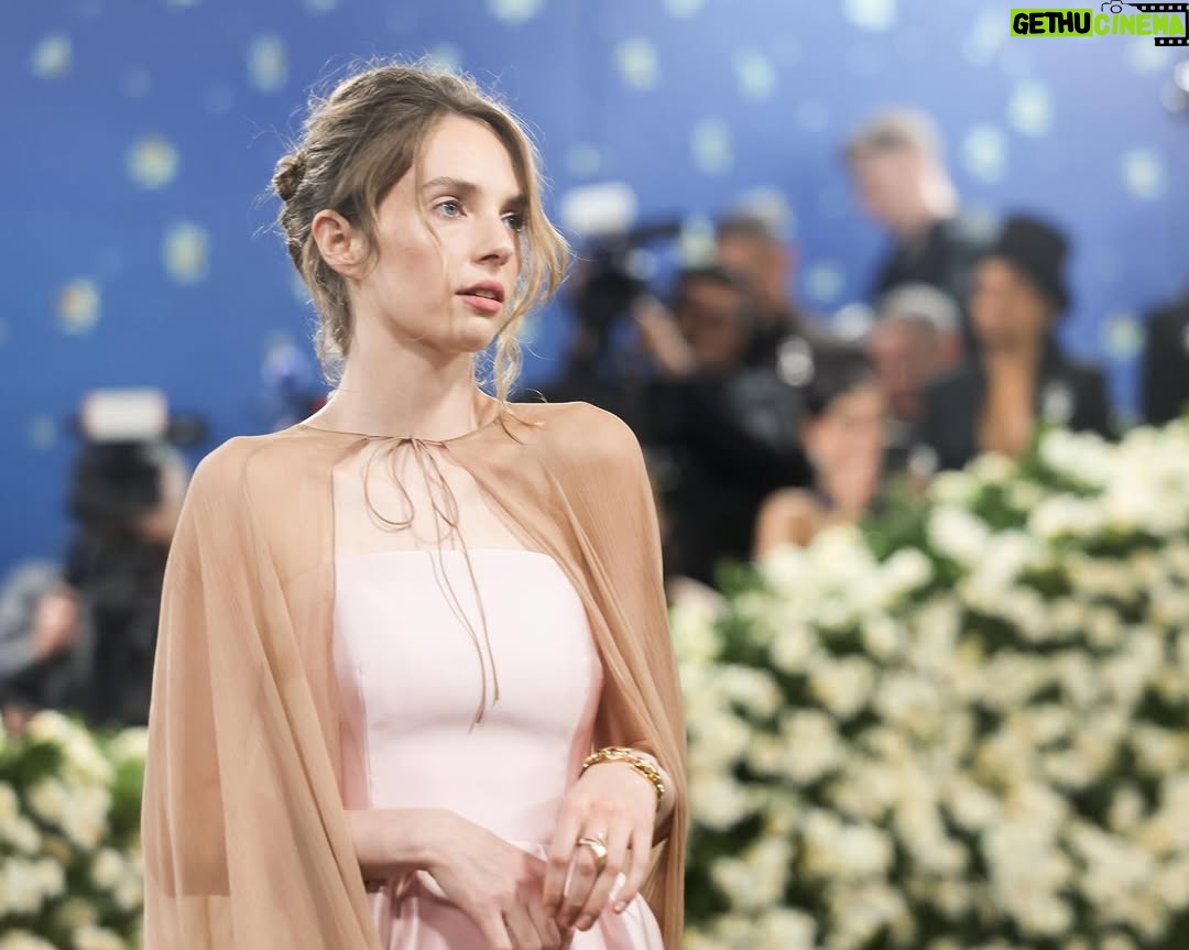 Maya Hawke - 471.1K Likes - Thank you @prada for this glorious dress, a glorious night, and for interpreting my kindergarten style sketch. I feel very lucky. @bfa 📸