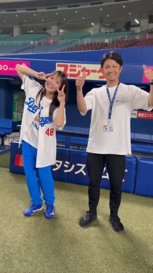May'n Instagram - 本日、大好きなドラゴンズのホーム最終戦シリーズにて！

ONEBLUE.生ライブと、国歌独唱つとめさせていただきます！！！！

ドキドキですが、
ドラゴンズ大好き！！な気持ちを歌に込めて、選手のみなさまへパワー届けられるよう頑張ります！

朝から現地バンテリンドームナゴヤでリハーサルでした。
なんと、リハに溝脇さま観に来てくださっていた（ ｉ _ ｉ ）！！！！

今球団スタッフさんなので、会えるかなあと一応ユニフォーム持参してたのですがまさかリハでもらえると思わなくて推しから初めて目の前でサインいただけたのにすっぴんボサボサ最悪すぎる！だが最高！！（ ｉ _ ｉ ）！！！！！

推しにパワーもいただき、がんばれるー！！！

試合前に歌います！おもいっきり！たのしみながら！がんばります！

「さぁ、いこう！」

#dragons #ONEBLUE #Mayn #溝脇隼人 #中日ドラゴンズ