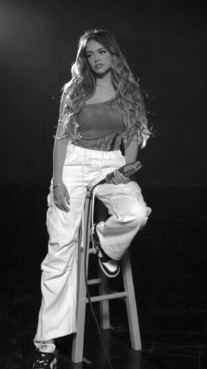 Mayra Goñi Instagram - Esta canción me representa🖤 CREO EN MI @nataliajimenezoficial