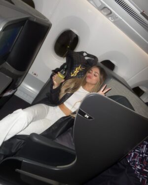 Mayra Goñi Instagram - Televisa presenta… Ponle título a este dump 👀