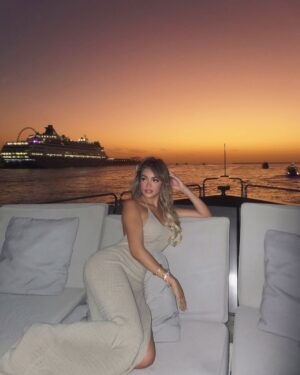 Mayra Goñi Instagram - Golden days☀️