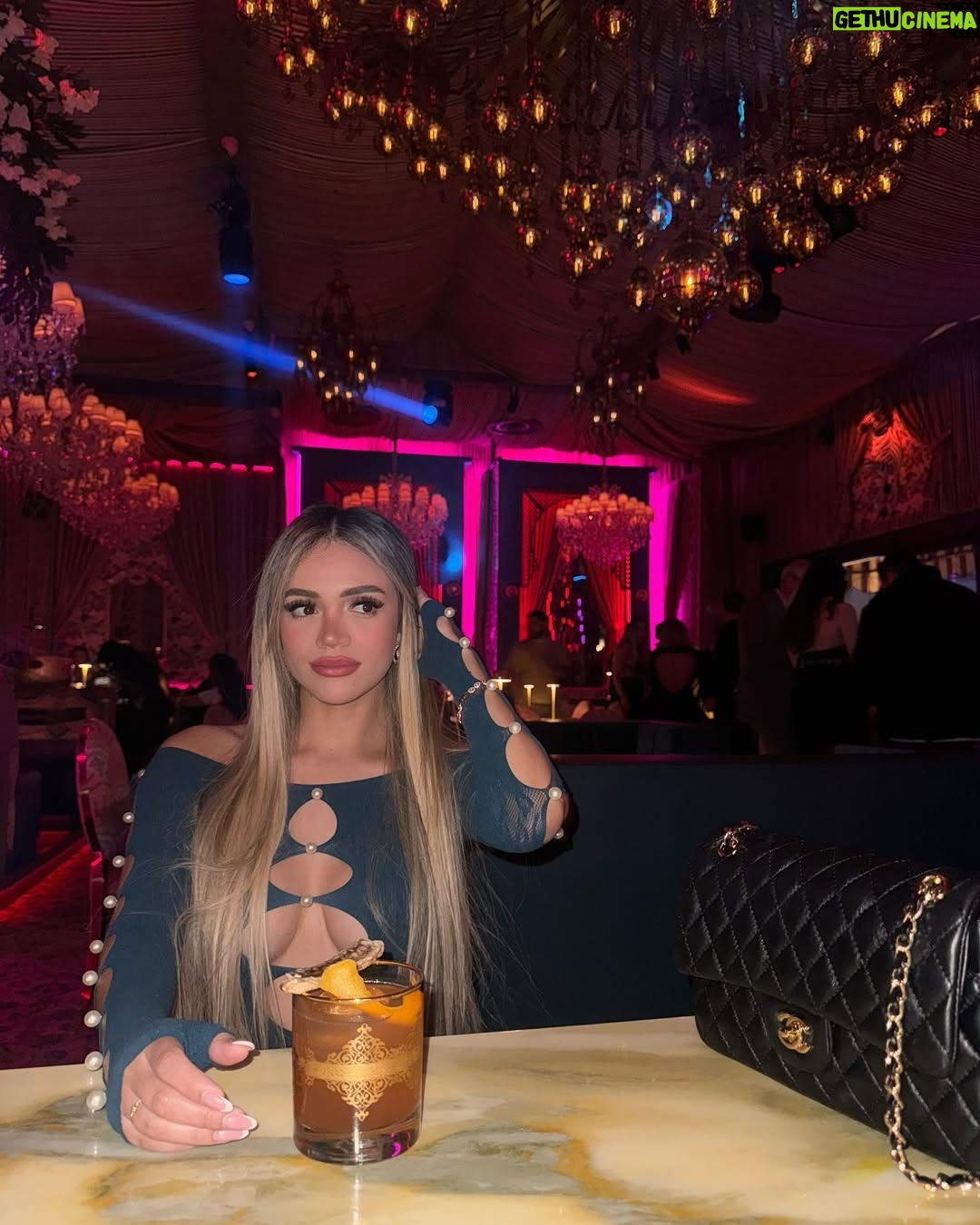 Mayra Goñi - 46K Likes - A veces se nos olvida que estamos viviendo momentos que antes eran sueños✨ Salud por eso🥂