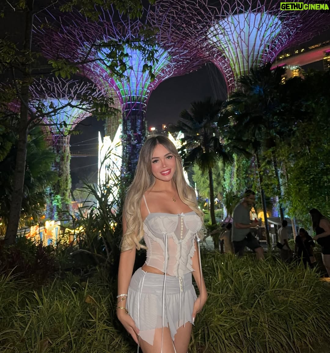 Mayra Goñi - 29.8K Likes - December ❤️✨🎡🎄🎅🏼
