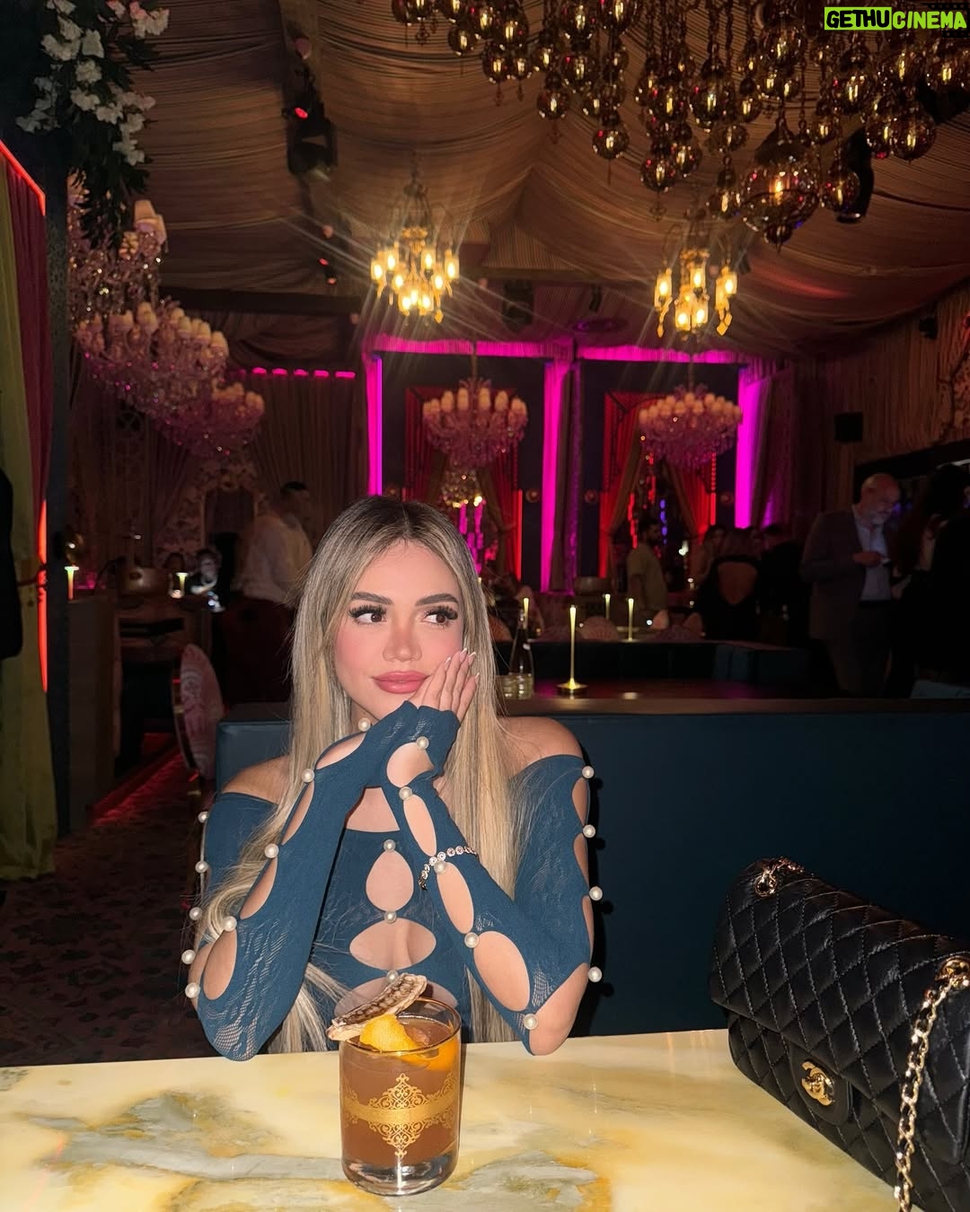 Mayra Goñi - 46K Likes - A veces se nos olvida que estamos viviendo momentos que antes eran sueños✨ Salud por eso🥂