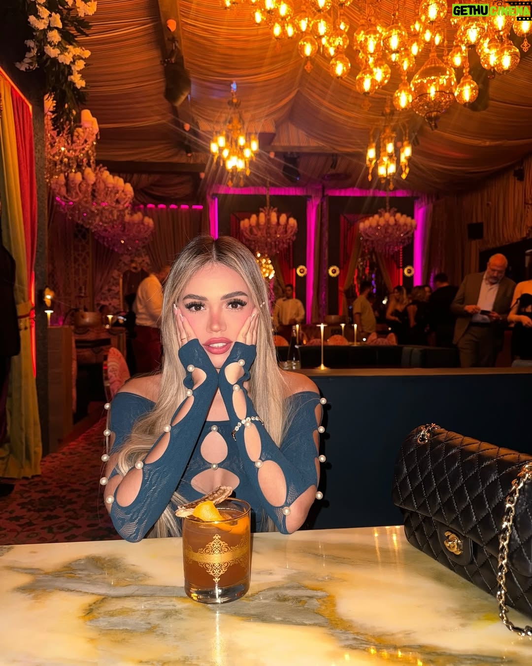 Mayra Goñi - 46K Likes - A veces se nos olvida que estamos viviendo momentos que antes eran sueños✨ Salud por eso🥂
