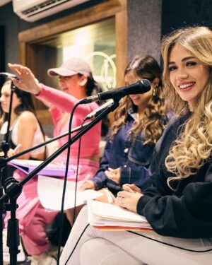 Mayra Goñi Instagram - A nada de estrenar @reinas_elshow 🥹💕✨ desde este 22 de mayo en La cúpula de las artes. ¿Ya tienen sus entradas?
📸 @diegom_81