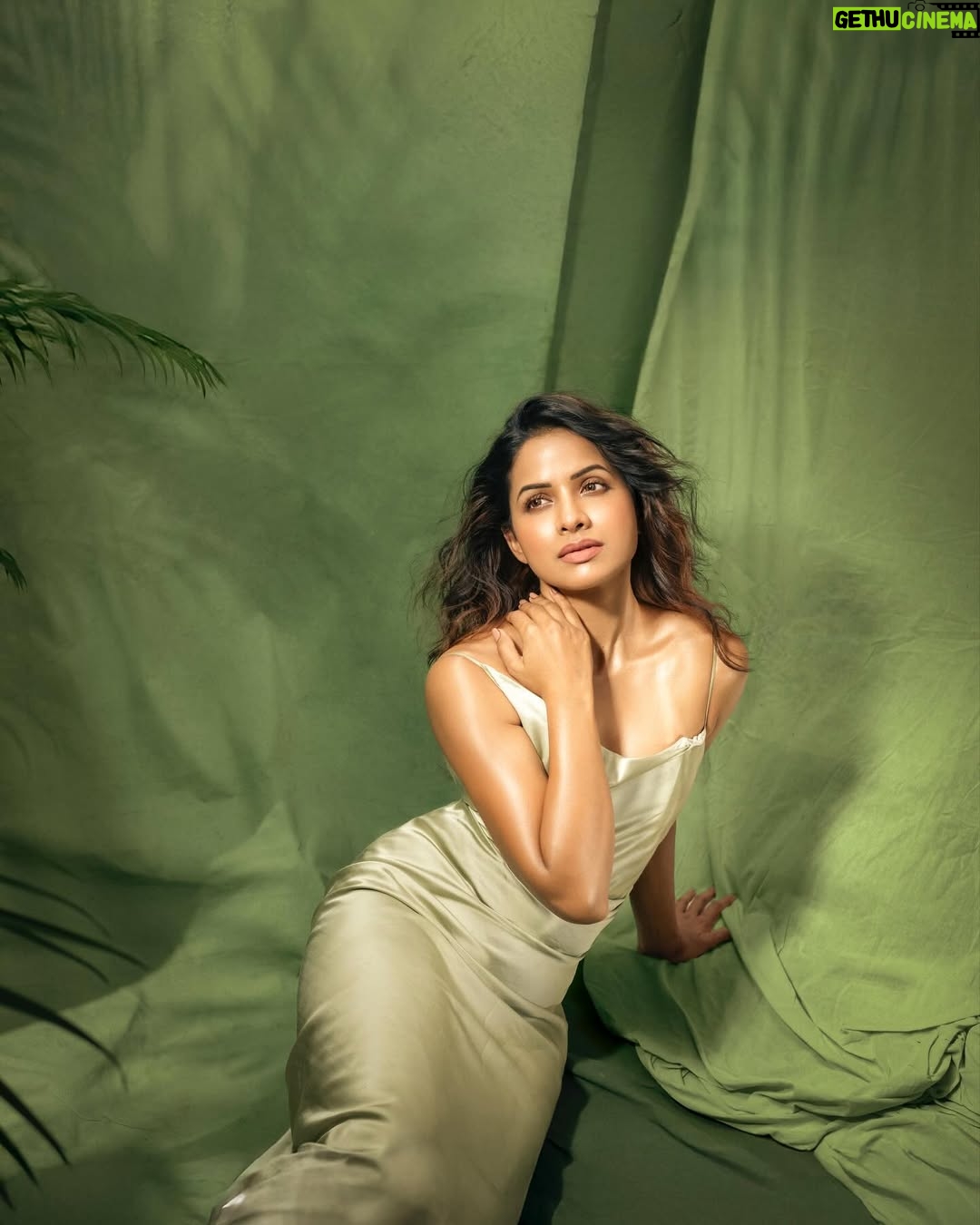 Mayuri Wagh - 1.5K Likes - Dress not for others, but as a reminder of the queen you are..❣️🧿
.
@brewbackersmedia 
@ipshita.db
@nehachaudhary_
@thevinodsarode
@poonamsrv 
.
#sherises #unstoppable #freshvibes #glowup #newbeginnings #newme #mayuriwagh