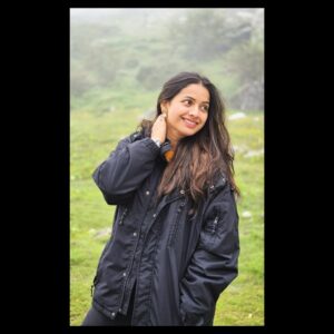 Mayuri Wagh Instagram - Where the mountains meet the sky, my heart finds peace…❣️🧿
.
.
.
#peace #mountains #adventure #happyplace #love #life #travel #solo #happylife #happyface #happysoul #mayuriwagh #marathiactress