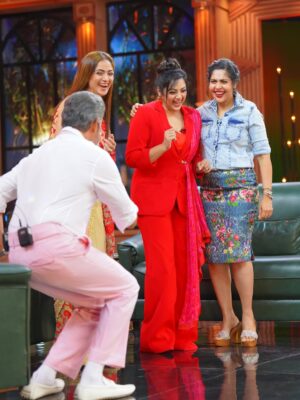 Meena Instagram - Expressions louder than words🤭
@simranrishibagga @maheswari_actress @iamjaggubhai_ 
.
.
Outfit @anushkajethwanicouture 

#meena #interview #instagram #viral