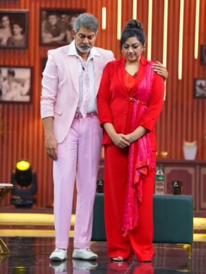 Meena Instagram - Expressions louder than words🤭
@simranrishibagga @maheswari_actress @iamjaggubhai_ 
.
.
Outfit @anushkajethwanicouture 

#meena #interview #instagram #viral