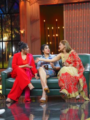 Meena Instagram - Expressions louder than words🤭
@simranrishibagga @maheswari_actress @iamjaggubhai_ 
.
.
Outfit @anushkajethwanicouture 

#meena #interview #instagram #viral