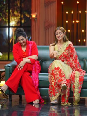 Meena Instagram - Expressions louder than words🤭
@simranrishibagga @maheswari_actress @iamjaggubhai_ 
.
.
Outfit @anushkajethwanicouture 

#meena #interview #instagram #viral