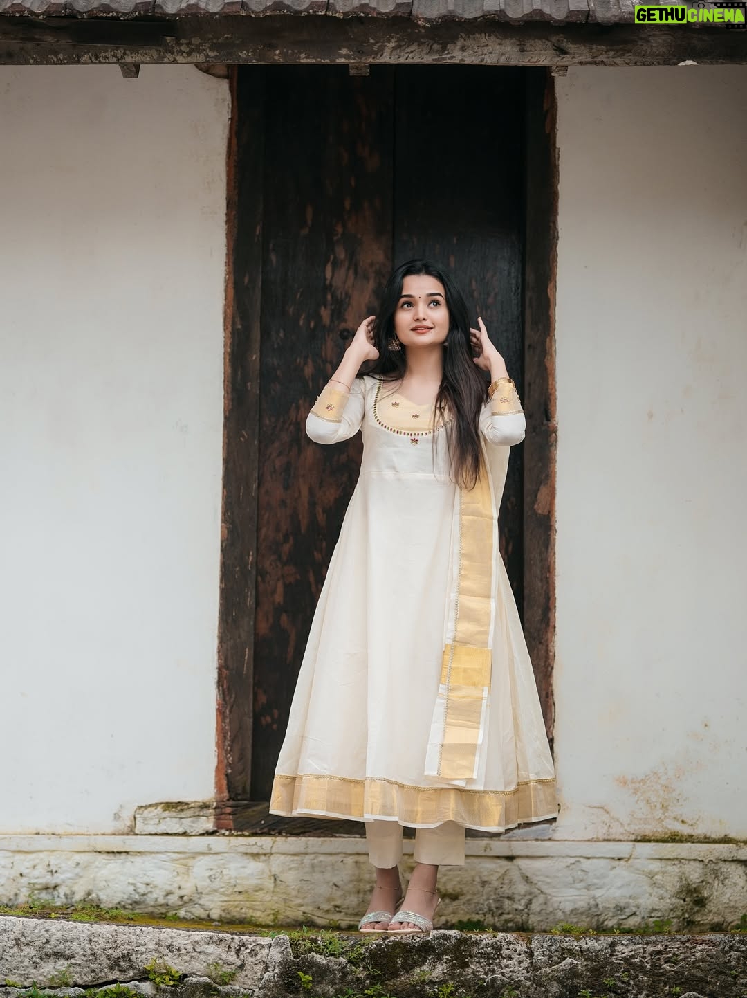 Meenakshi Anoop - 76.5K Likes - பண்பே பெருமை, எளிமையே அழகு ✨🪈🪷 
👗 @aadya__ethnic 
📸 @akhilskiran