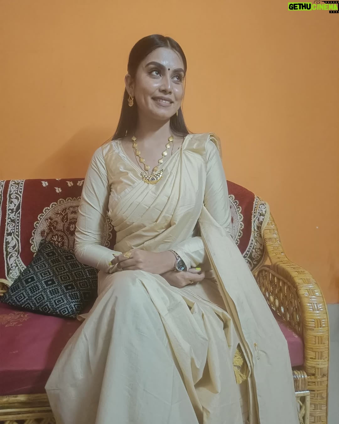 Meenakshi Borah - 11K Likes - Stay simple…stay true…🧿❤️
.
.
.
.
.
.
.

#spreadlove #staypositive #laila #loveislove #explore #explorepage #nofilter