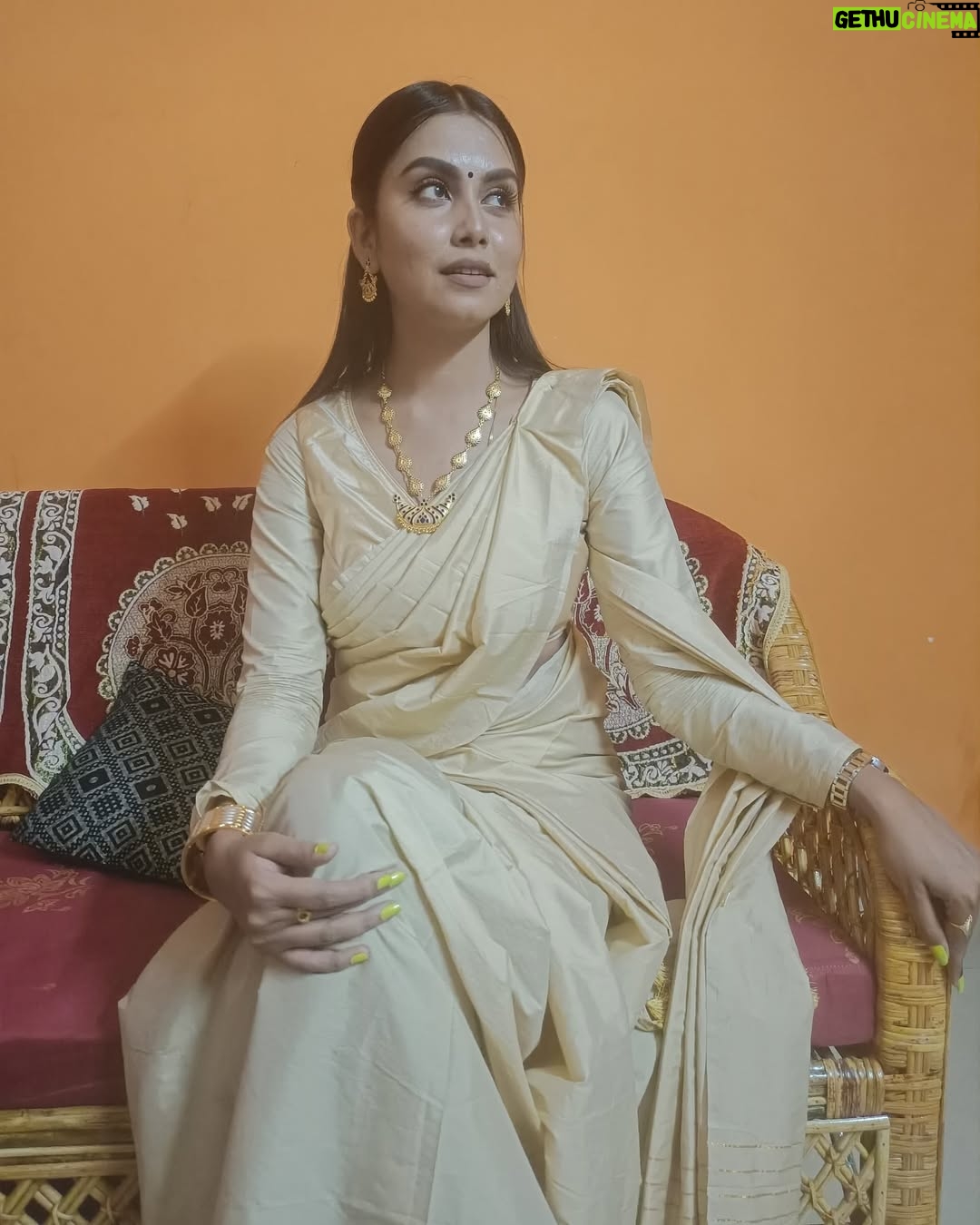 Meenakshi Borah - 11K Likes - Stay simple…stay true…🧿❤️
.
.
.
.
.
.
.

#spreadlove #staypositive #laila #loveislove #explore #explorepage #nofilter