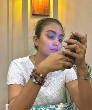 Meenakshi Borah Instagram - Live life with no filters…thank you universe for everything…🧿❤️
.
.
.
.
.
#spreadlove #spreadpositivity #explore #merichonaruuduudjaye #nofilter